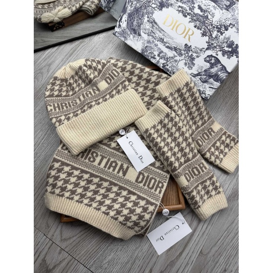 2023.10.02 180. D family. Wool set hat ➕ scarf ➕ Three piece gloves set: Classic set hat! Warm and super comfortable~Winter Little Sister's Age Reducing Tool Oh~This winter, you just need such a set of hats~It's both warm and fashionable! Unisex! Can be m