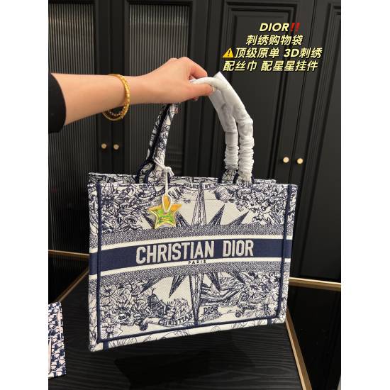 2023.10.07 Large P300 ⚠ Size 42.34 Medium P290 ⚠ Size 37.27 Small P280 ⚠ Size 27.22 Dior Embroidered Tote Bag ✅ Top grade original matching inner liner star pendant, classic atmosphere without losing personality, easy to handle with any combination, it is
