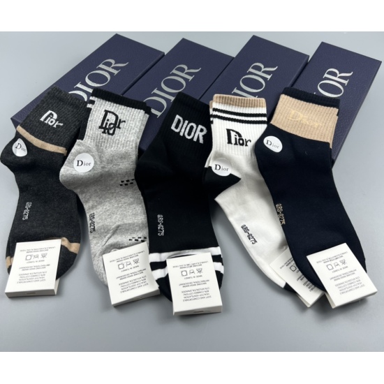 2024.01.22 Dior counter latest design version [Wow] [Wow] Pure cotton quality! Comfortable and breathable to wear! Fashionable trend [eating melons] A box of 5 pairs in length is available