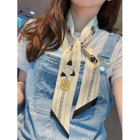 2023.07.03, the latest counter is the same model! CHANEL headband/streamer style! Can be used as a small scarf, tied to hair, tied to a handbag, and tied to the wrist for decoration! Versatile and easy to match! Double sided twill silk! Specification