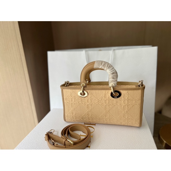 2023.10.07 255 box size: 26 * 14cmD home brand new Lafite Princess bag advanced vacation style search Dior Dior