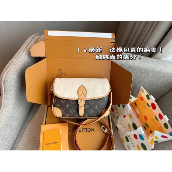 2023.10.1 250 box size: 25 * 17cm plush stick bag! Arrange! L Family Diane Lamb Hair Stick Handbag has a truly perfect touch! Customized vintage fabric with dark tree cream leather and two shoulder straps 〰 Search Lv Fa Stick
