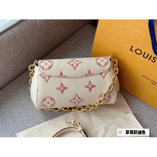 2023.10.1 P240 Box size: 23 * 14cmL Home Favorite Chain Bag Summer Strawberry Milk Favorite Cute, Slender and Cute Dumpling Bag Customized Hardware, Cowhide Quality! allocation ✅ 2 types of shoulder straps