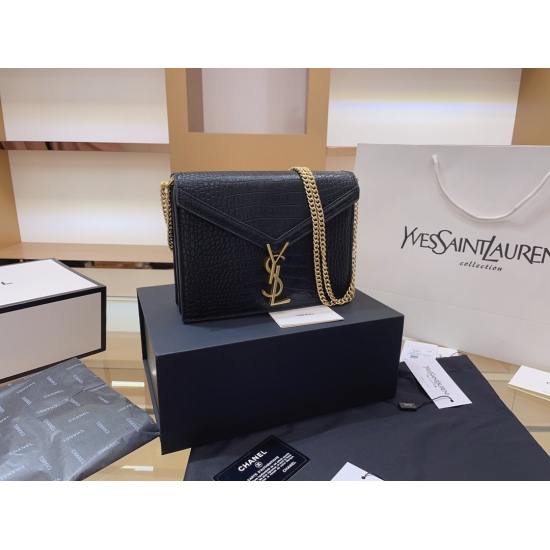 2023.10.18 P200 Counter Gift Box YSL Cassandra Saint Laurent Envelope Bag ✉️ The classic logo and rotating buttons of Ouyang Nana are cleverly integrated into one, and the crocodile embossing in the luxury industry is the best, making it extremely luxurio