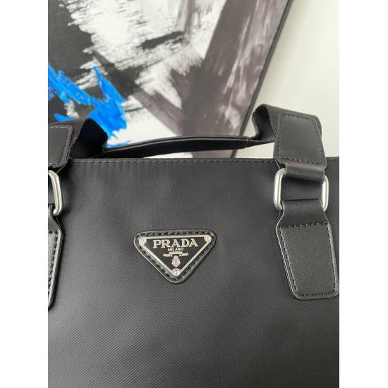 2023.11.06 P175 Prada Men's Canvas Briefcase Crossbody Bag Handbag Computer Bag features exquisite inlay craftsmanship, classic and versatile physical photography, original factory fabric, high-end quality delivery, small ticket dust bag, 28 x 38 cm.