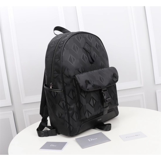 This backpack from 20231126 680 is a new product of the season, incorporating high order spirit into functional items and enriching the Dior Explorer collection. Crafted with black technology fabric, embellished with Oblique Mirage print and black grain l