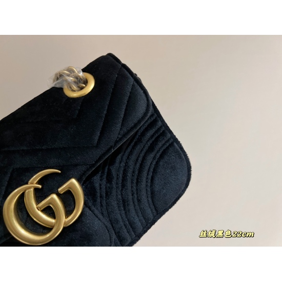 2023.10.03 175 box size: 22 * 14cm [velvet style] GG Marmont quilted handbag! Velvet material! No matter how you rub or scrape it, it won't shed any hair~It emits a faint pearl light in the sunlight