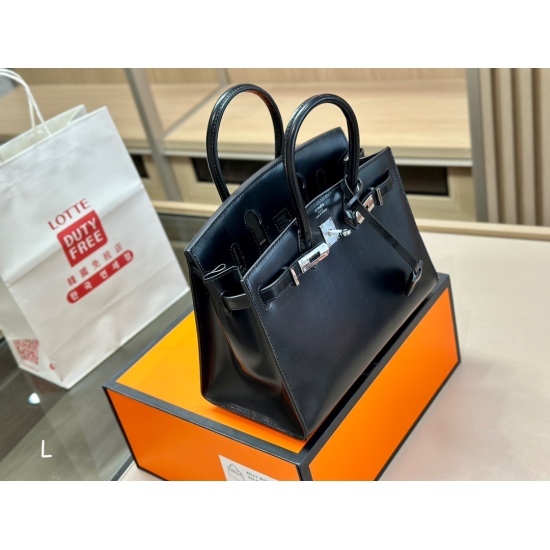 2023.10.29 280 box size: 25cm Hermes Platinum box size is just right! Really, ma'am. Nice looking, ma'am ⚠ The top layer cowhide bag is particularly textured!