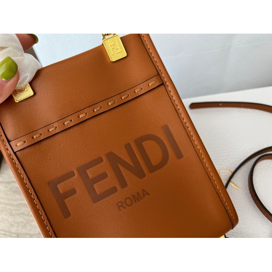 2023.10.26 195 box size: 13 * 18.5cm fendi mini tote music score configuration packaging 〰️ The FD score cowhide material is really practical!!