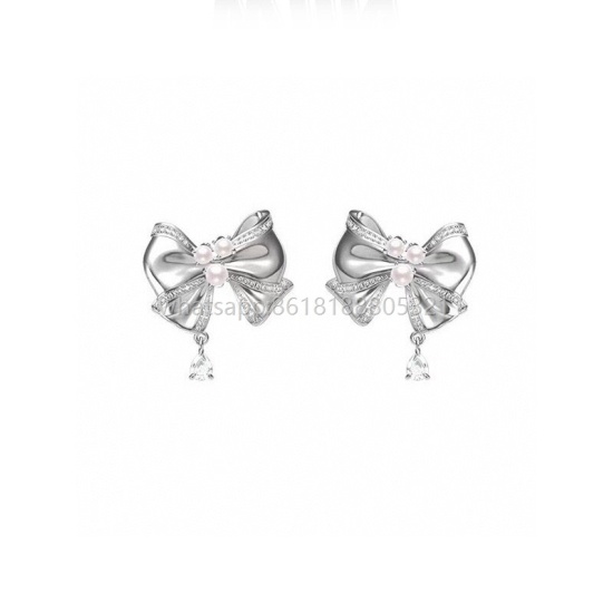 July 23, 2023 ❤ The unique design of BV's new butterfly earrings completely subverts your impression of traditional earrings, making them charming and eye-catching