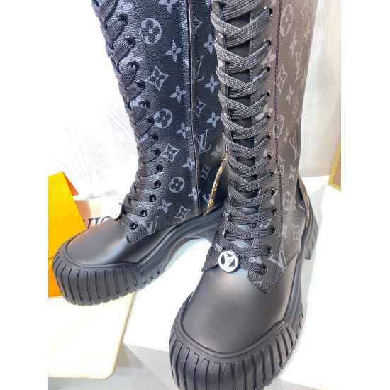 20230923 ¥ 420 Louis Vuitton (LV), the latest popular women's boot of 2022. One to one debugging of the original shoes. Fabric: Top layer cowhide aged pattern material Color matching Inner lining: Cowhide outsole: Rubber light material Size: 35-40 (34.41 