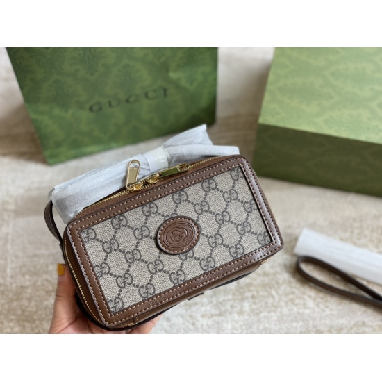 2023.10.03 185 box size: 18x 10.5x 6.5cm GG retro small box This square mini handbag draws inspiration from retro travel accessories and is really a bit like a suitcase