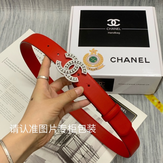 On December 14, 2023, Chanel's new small fragrance has a width of 3.0cm and is paired with pearl diamond buckle heads for exquisite craftsmanship. Gold and silver buckles are specially designed for women's casual small waist belts, with a counter packagin