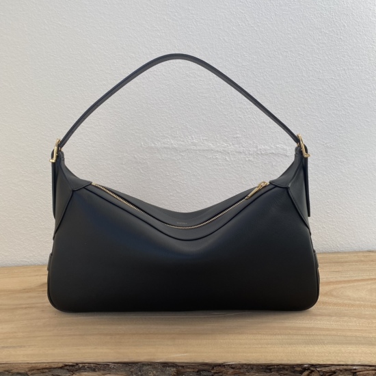 20240315 P1020 Original Order 2021 CELINE ROMYRomy The actual product is perfect! The texture is soft and the body is soft. The inner lining is made of suede, which looks very comfortable. The pure colored cowhide is clean and free from the aging logo. Th