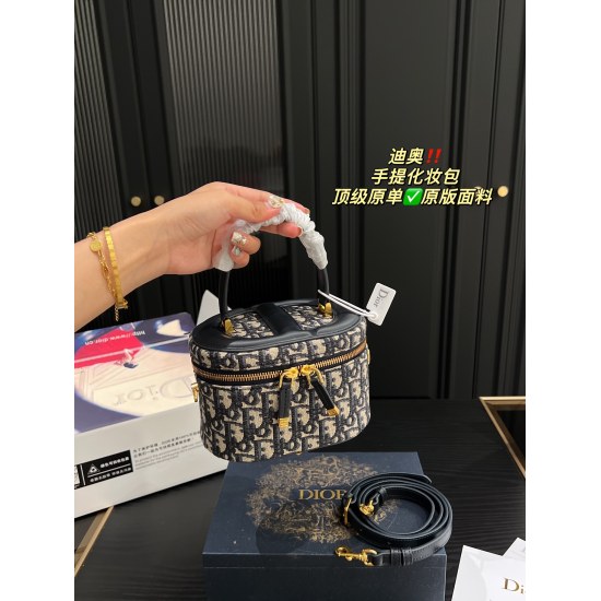 October 7th, 2023 ✅ Original Old Flower P300 ⚠ Size 16.11 Dior Handheld Makeup Bag, Original Quality, Super Trendy, Versatile, and One of the Essential Items for Fashion Adults
