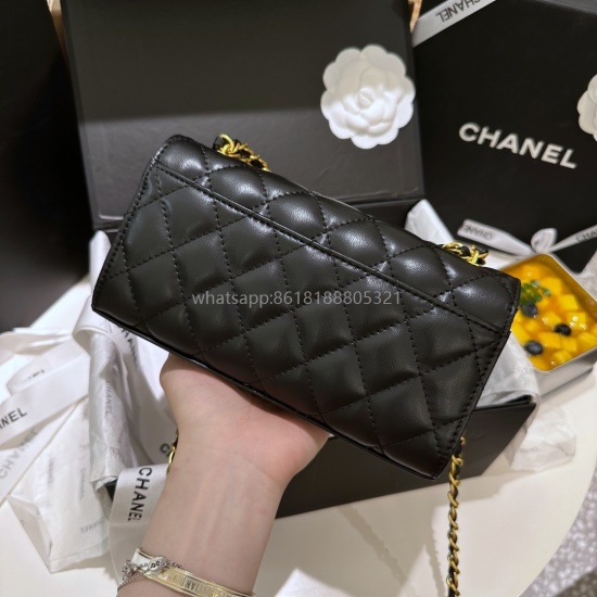 August 14, 2023 P Folding Gift Box Package Size 19.10 Chanel Lion Chain Wrap Spinning Button Design Can Be Lovely, Small, Delicate, Elegant, and Exquisite Fairy Essential