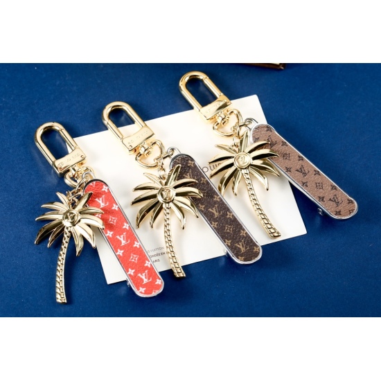 2023.07.11  Donkey's New Keychain Comes with Creative Skateboarding ➕ Coconut tree design elements