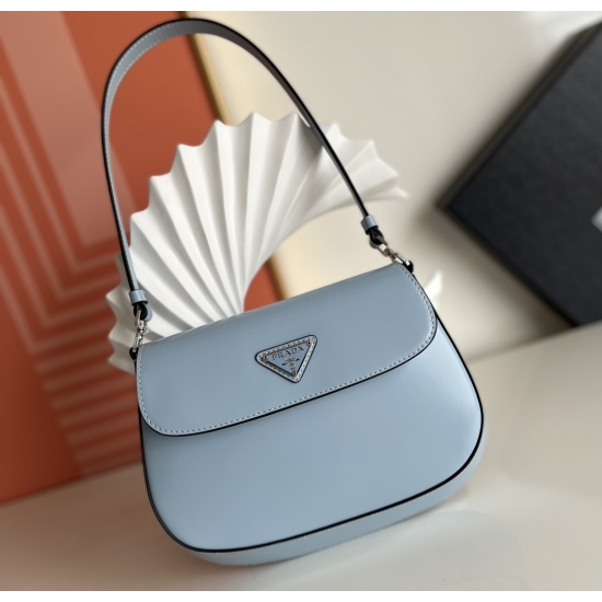 On March 12, 2024, P640 small size {Flipped Starry Blue} Exclusive PRADA New Middle Age Underarm Bag Comes la} This year's popular Middle Age Underarm Bag has always been popular. The whole leather is delicate and smooth, and the irregular shape of the ba