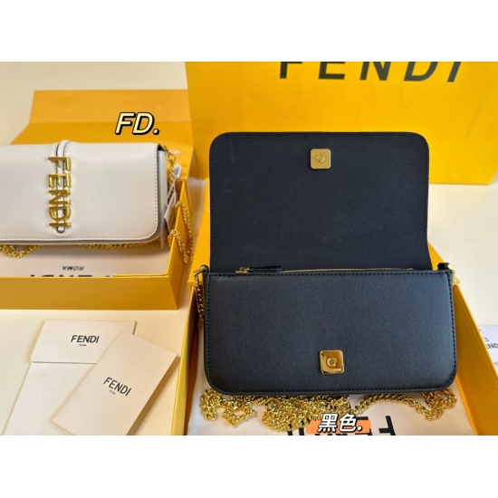 2023.10.26 P195 (Folding Box) size: 2111 FENDI Fendi's new woc chain bag is decorated with metal FENDI words, with a detachable inner bag, eight card slots, and a zipper pocket, super practical! Regardless of height, one can control any height ‼️
