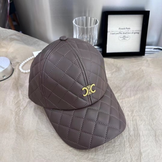 2023.10.2 Run 50Celi~The new diamond checkered baseball cap features the Triumphal Arch logo, exuding a luxurious style and a unique concave shape