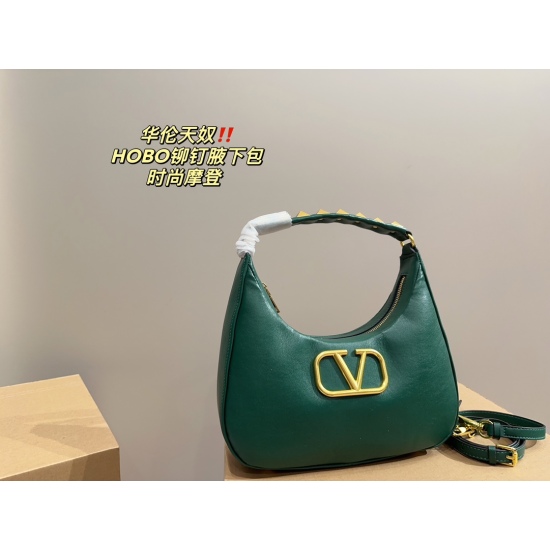 2023.11.10 P215 box matching ⚠️ Size 30.15 Valentino HOBO Riveted Underarm Bag to Meet All Daily Needs, Convenient to Travel, Full of Fashion