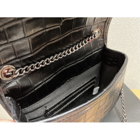 2023.10.18 P225 box matching ⚠️ Size 18.13 Saint Laurent flip crossbody bag, exquisite style, classic and charming, suitable for vacation, street commuting, travel, and high-end appearance, must-have beauty
