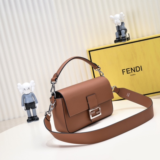 On March 7, 2024, the latest update on the 900 official website, Fend1 X TiffanyCo, teamed up to launch the classic mid size Baguette bag, made exclusively of the classic Tiffany BlueTM smooth cowhide. The FF hook is made of pure silver and adorned with T