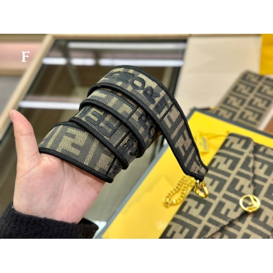 2023.10.26 205 comes with a folding box size of 20 * 11cm Fendi Fendi three in one! Its advantages - cheap, good-looking, durable, small size, and large capacity. It can also be placed in other bags without occupying any space, ⚠