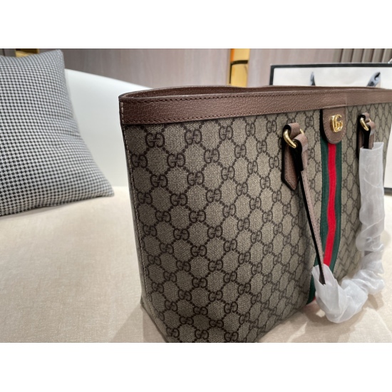 On October 3, 2023, p210 size37 27 Gucci Cool Qi Shopping Bag is super atmospheric, beautiful, and can hold perfect details. The original hardware version is really classic. Your much-anticipated style looks great on the back, and the quality is super B. 