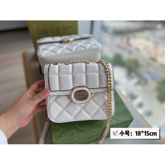2023.10.03 250 260 box size: 18 * 15cm (small) 25 * 20cm (large) GG DECO new chain pack! Same style as IU! The double shadow chain bag has a high appearance value~exuding a fashionable and retro atmosphere, elegant and simple, very grassy! There are two s