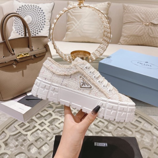 20240414 Prada PRADA 2022 Autumn/Winter New Edition, top-level version. Beggar style canvas shoes with strong design sense. The upper is made of washed canvas, combined with TPu wear-resistant outsole. The middle layer is soft EVA, providing a comfortable