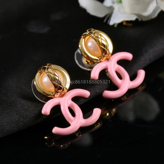 2023.07.23 Xiaoxiang Chanel's New Pink Earrings ✨ Every detail is meticulously crafted, and this design is very beautiful. This is truly super beautiful, super immortal, and exquisite. It's a must-have for little sisters