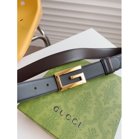 On December 14, 2023, GUCCI black and brown double-sided calf leather belt. Accessories continue to lead the trend of Gucci's new collection, showcasing outstanding quality with unique and rich details and practical functions. The classic square G buckle 