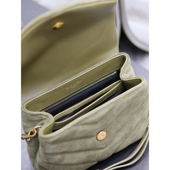 20231128 Batch: 560Loulou_ The 20cm military green frosted leather bag suitable for winter carrying has arrived, bringing warmth to you! The outer layer is lightly frosted and has a super soft and comfortable feel, providing a sense of luxury that can be 