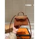 On October 29, 2023, the P240 cowhide Kelly Mini Kelly 2nd generation comes in full packaging with scarves. The Hermes Mini Kelly 2nd generation is truly fragrant and belongs to the type that can be mastered in daily leisure and femininity! I have paired 