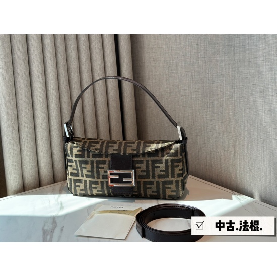2023.10.26 205 box size: 26 * 13cmfendi Medieval French stick bag classic vintage large F with oil wax cowhide and two shoulder straps (very retro feeling)