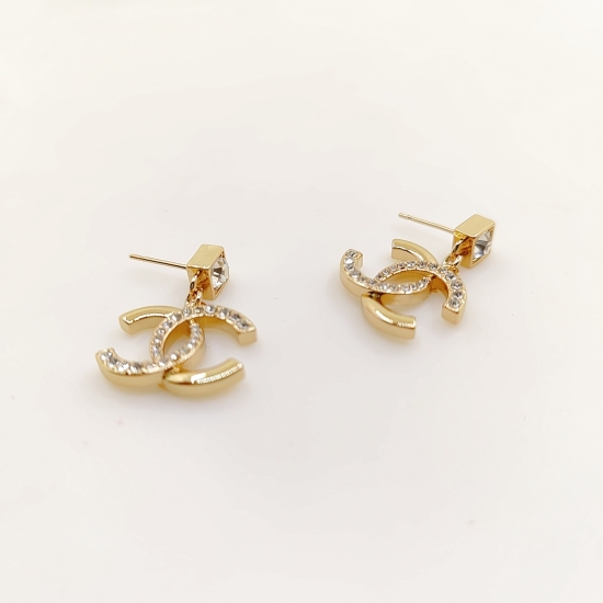 20240413 p60, new CHANEL earrings, high-end quality, same material as counter, genuine brass, ion plated, 925 silver needles, exclusive live photos ‼ Exquisite and delicate craftsmanship, the heavy-duty version is a super fairy and beautiful one. The craf