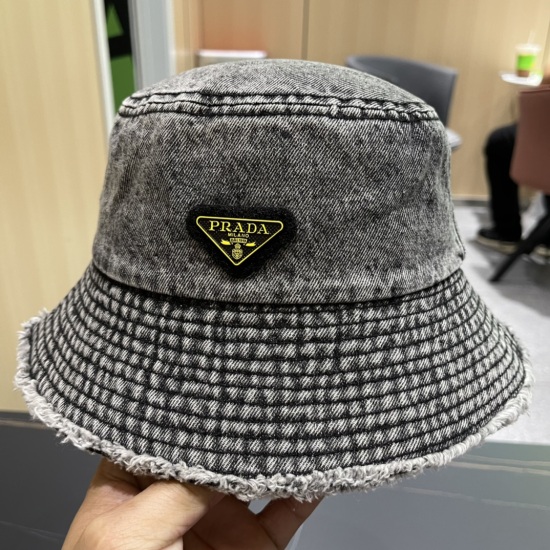 two hundred and twenty million two hundred and forty thousand four hundred and one p70pr@da 2024 Prada denim inverted triangle baseball cap in star washed denim color, the same style as the runway, the fabric is soft and comfortable, versatile and casual,