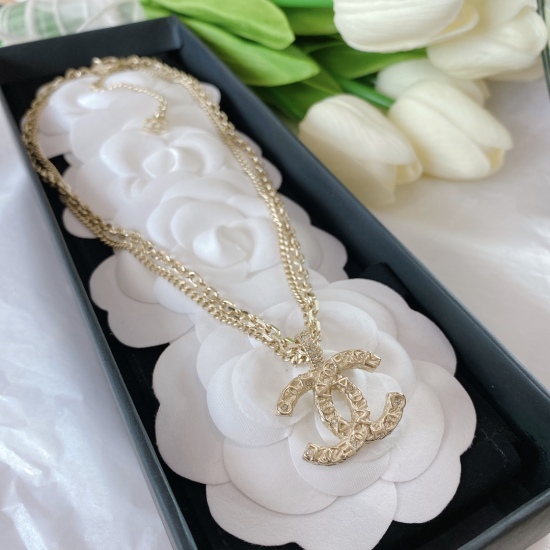 twenty million two hundred and forty thousand four hundred and eleven BAOPINZHIXIAOCh@nel The double chain necklace exudes a vintage vibe! thirty