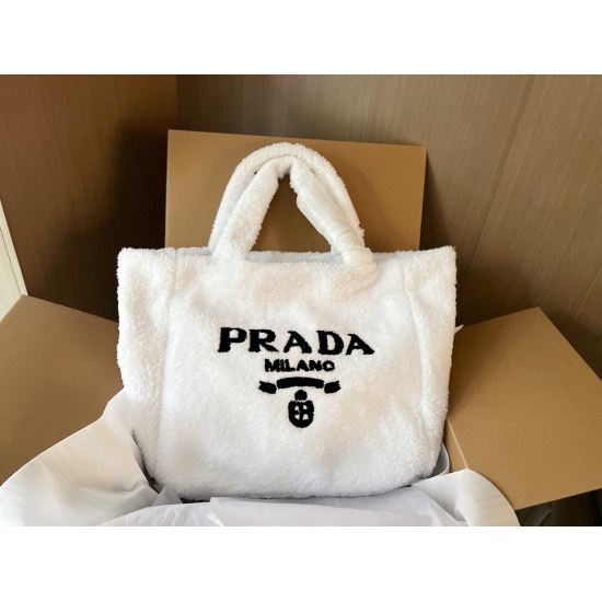 2023.11.06 175 Boxless Size: 36 * 32cm Prada Towel Shopping Bag: Handheld Plush Bag Series Spicy~Soft Cocoa Love Love Looks Like You Want to Hug It~Invincible Fashionable and Fashionable~Haha Really Fragrant