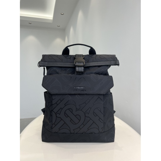 On March 9, 2024, P780 B Home Exclusive Logo Recycled Polyester Fiber Jacquard Backpack is made of recycled polyester fiber and cotton yarn, paired with imported top layer cowhide, decorated with Thomas Burberry exclusive logo pattern jacquard, iconic str