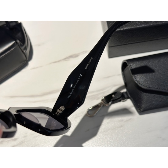 2023.09.03 205 with full package # sisters! Blow out these sunglasses! Prad glasses/sunglasses are really versatile and beautiful! I personally think it is suitable for all facial shapes and looks very small on the face!! Unlike traditional sunglasses, wh