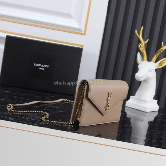 2023.08.09 ysl Saint Laurent [original leather] LE CASSANDRE smooth leather envelope chain bag, new three color hardware logo! A timeless style that every girl deserves! The shoulder strap can be removed and used as a handbag. The bag contains 6 card slot