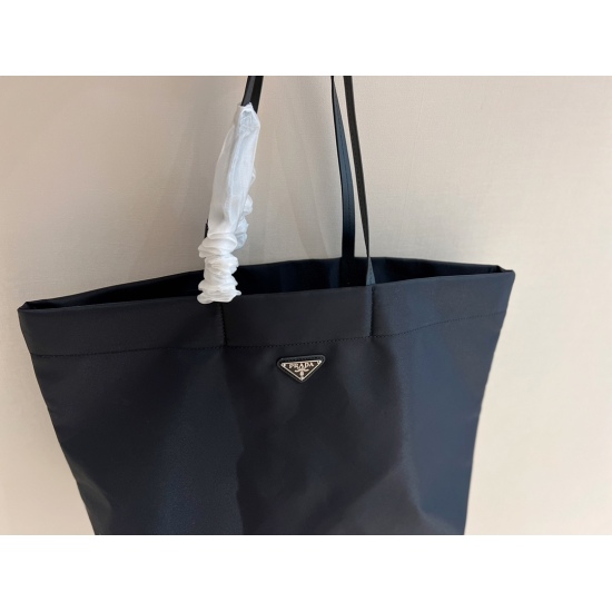 2023.11.06 160 no box size: Bottom width 40 * height 30cm Prad Tote bag (shopping bag:) is made of specialized nylon fabric! Lightweight! Comfortable! Extremely practical! Another timeless shopping bag: