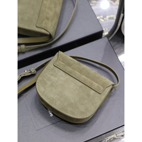 20231128 Batch: 610Kaia small_ The military green frosted model has a sleek and compact appearance, crafted in a minimalist style of calf leather. The gold logo buckle is particularly eye-catching! The special printing process of caramel frosted leather h