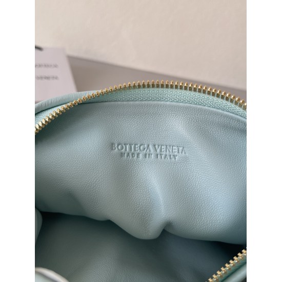 20240328 Original Order 750 Special Grade 870 New Color~Duck Blue Bottega veneta ͙.——— The latest weaving and knotting hobo is made of top-notch sheepskin leather, which is very soft and has a unique shape that is particularly practical and durable. It re