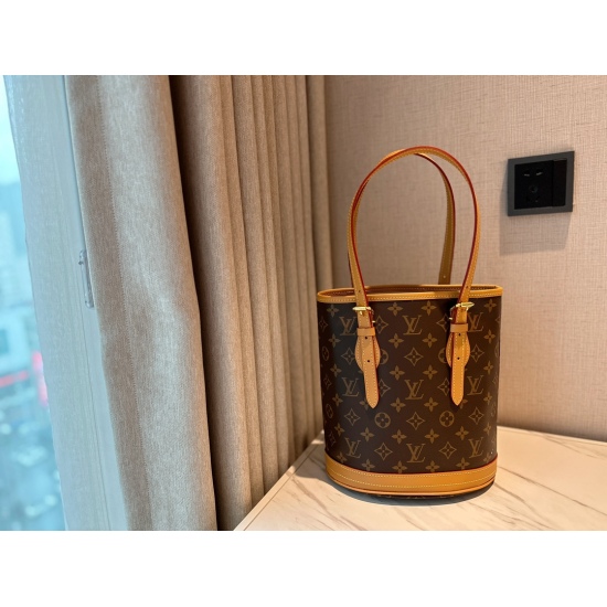 2023.10.1 215 Boxless Size: 23 * 30cm Customized 〰️ The classic yellow skin of the L family's antique bucket bag and vintage bucket is eye-catching 〰️ Search Lv Bucket Package