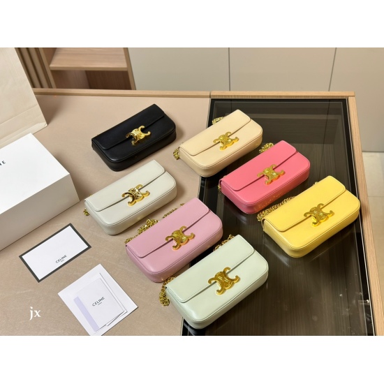 March 30, 2023, 205 Comes with a foldable box CELIN.Triomphe Sailing's latest Triomphe Arc de Triomphe armpit bag has a rectangular outline with a retro feel. Feel free to wear anything with this bag, it is high-end style. Size: 20.10cm