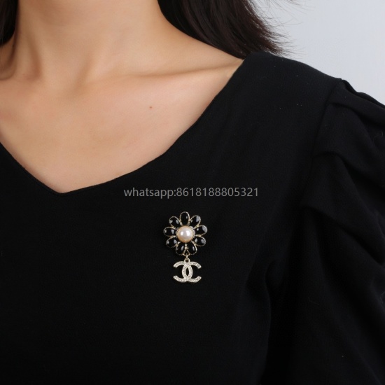 2023.07.23 Xiaoxiang Chanel Autumn and Winter Series Diamond Drip Oil Flower Double C brooch with clever design, a super perfect and fashionable element added