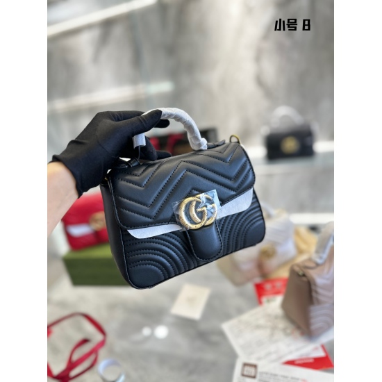 On October 3, 2023, p205, I will continue to send beautiful GUCCI until you have it. Open the Sweet Date Stamp with the GG Marmont handbag. This GG handle messenger bag is still designed with a simple and elegant design! Fashion Classics! 190 is undoubted